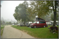 de camping in de mist